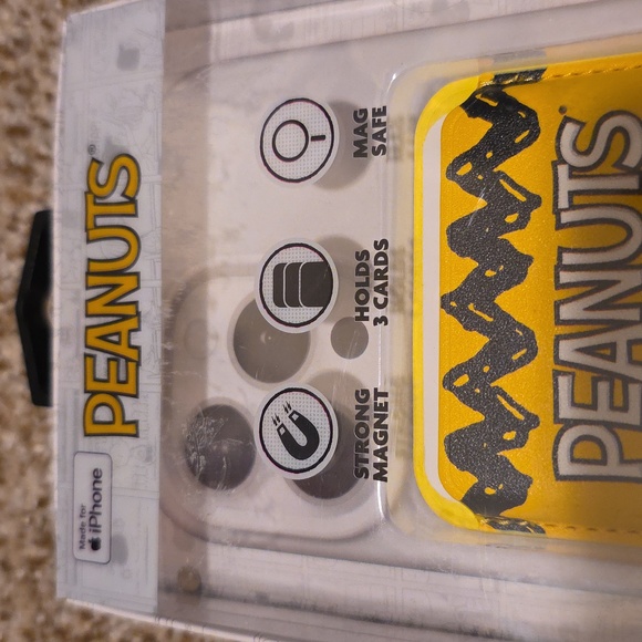 Peanuts Phone Accessories -  Magnetic Wallet And Wristlet - Picture 3 of 9